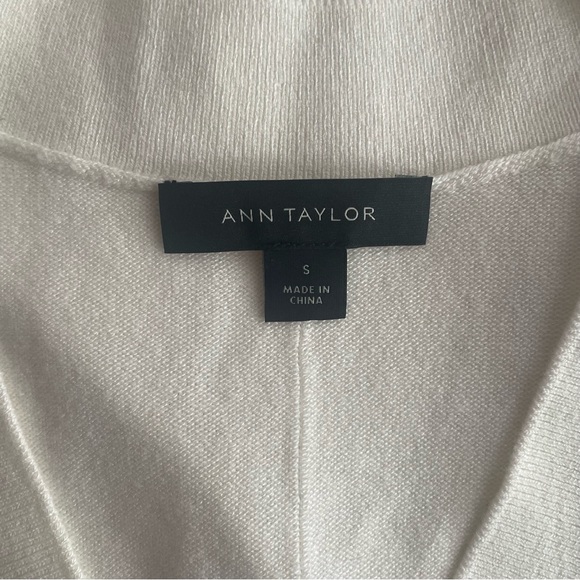 Ann Taylor Size Small White V-Neck Sweater with Overlap Neckline - Picture 4 of 5